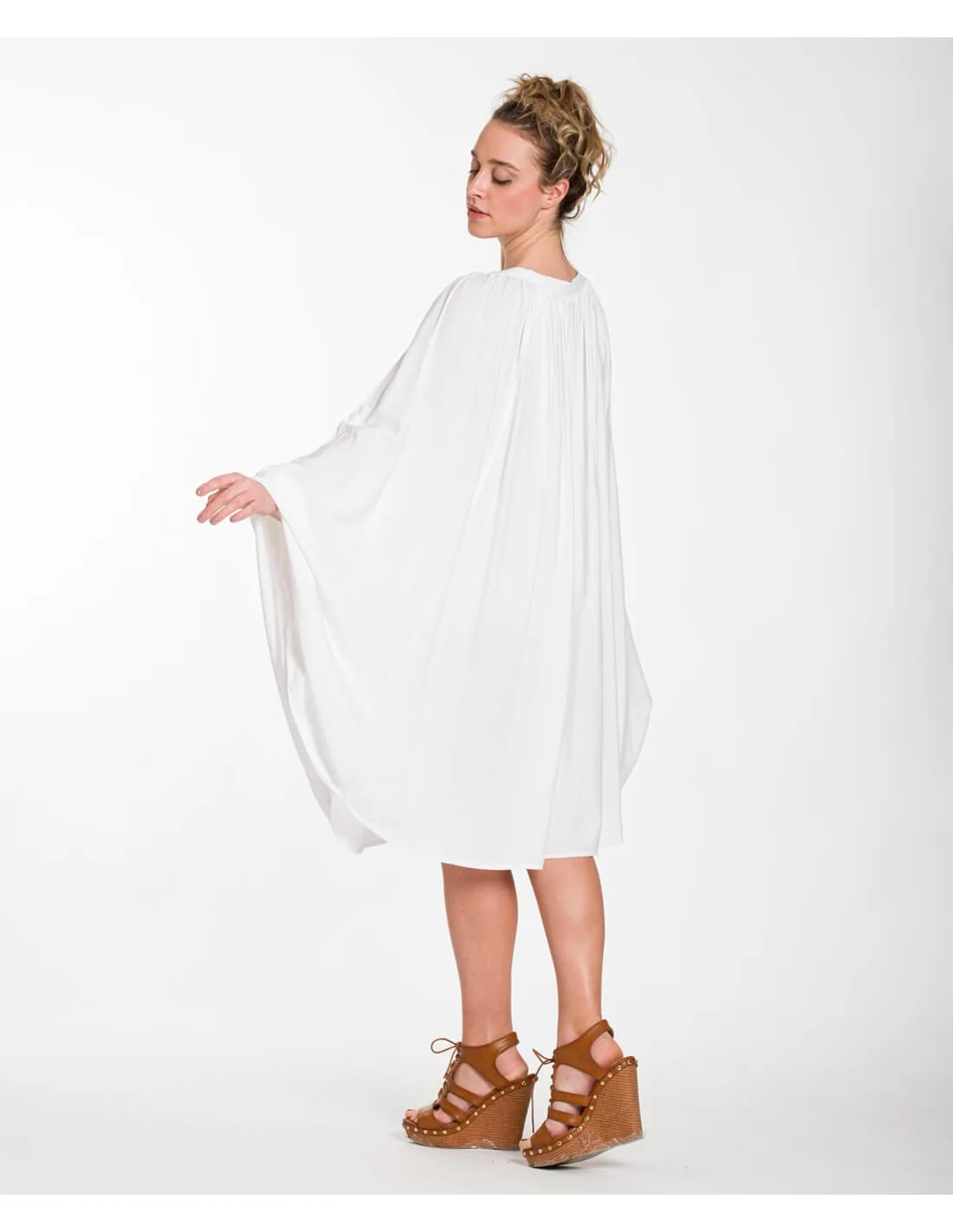 Καφτανι midi - πουκαμισοφορεμα oversize look με ρυθμιζομενα μανικια - Άσπρο φόρεμα παραλίας από βισκόζ για καλοκαιρινές resort εμφανίσεις