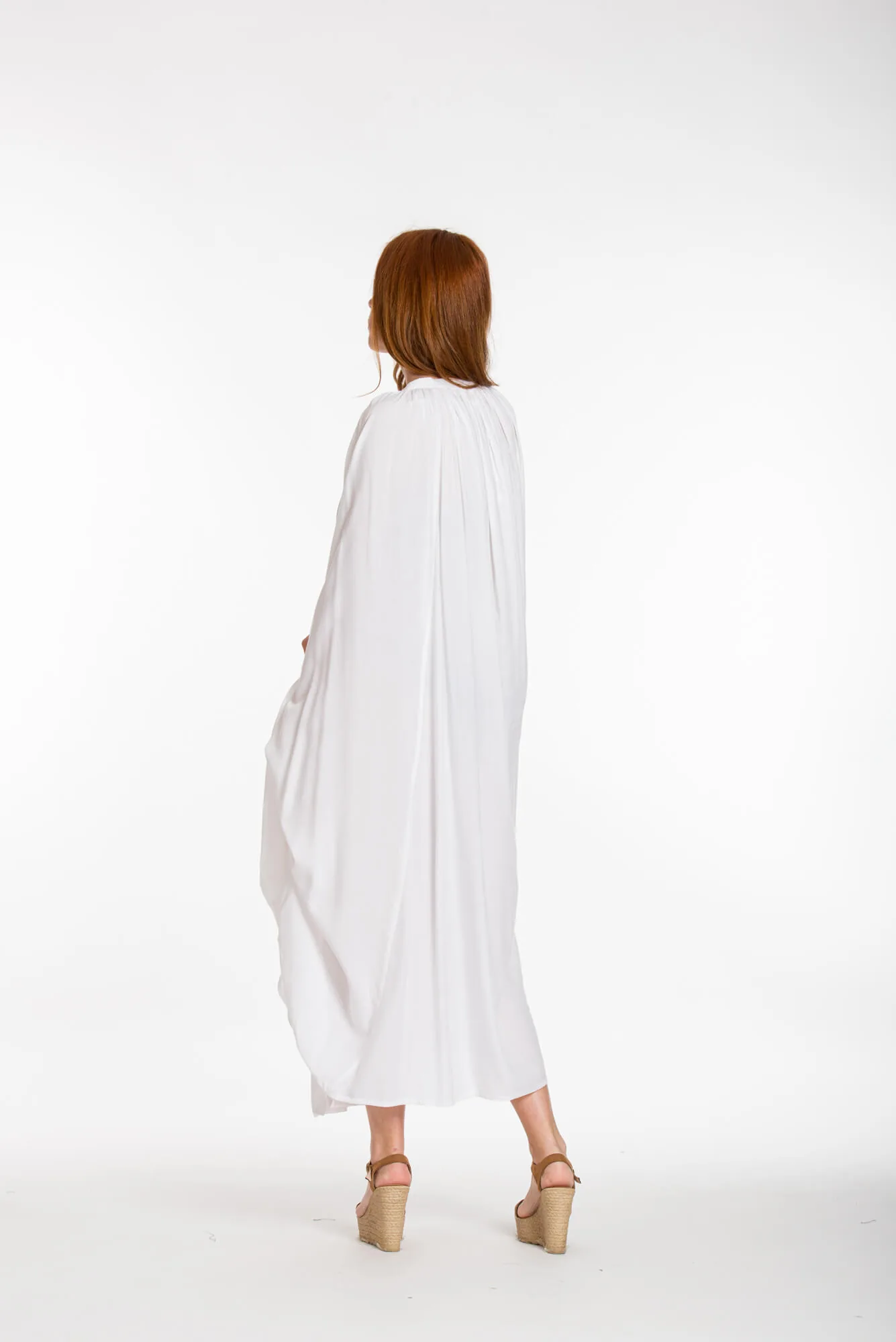 Καφτανι - πουκαμισοφορεμα oversize look με ρυθμιζομενα μανικια - Άσπρο φόρεμα παραλίας από βισκόζ για καλοκαιρινές resort εμφανίσεις