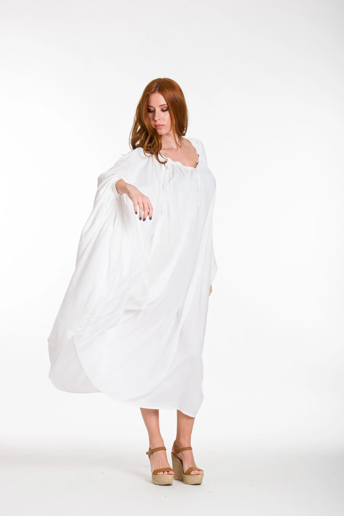 Καφτανι - πουκαμισοφορεμα oversize look με ρυθμιζομενα μανικια - Άσπρο φόρεμα παραλίας από βισκόζ για καλοκαιρινές resort εμφανίσεις