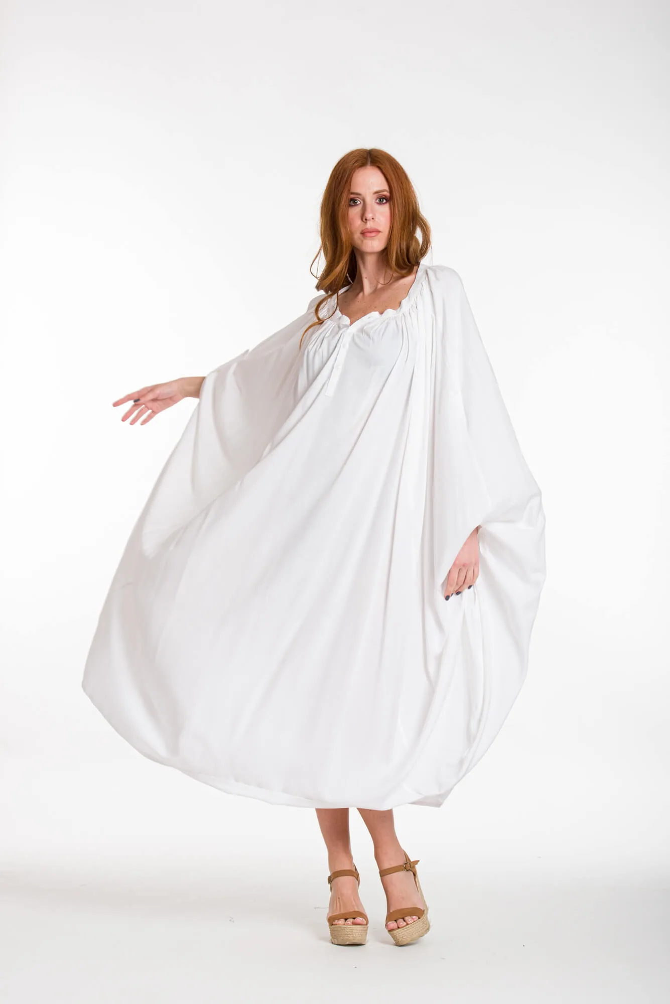 Καφτανι - πουκαμισοφορεμα oversize look με ρυθμιζομενα μανικια - Άσπρο φόρεμα παραλίας από βισκόζ για καλοκαιρινές resort εμφανίσεις