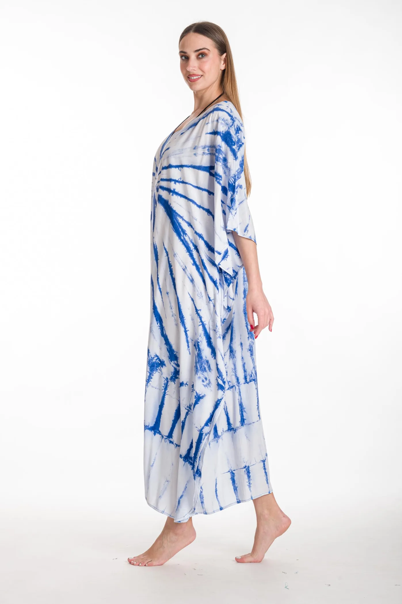 Καφτανι βισκοζ tie dye - Άσπρο;Μπλέ καφτάνι παραλίας από βισκόζ για καλοκαιρινές resort εμφανίσεις