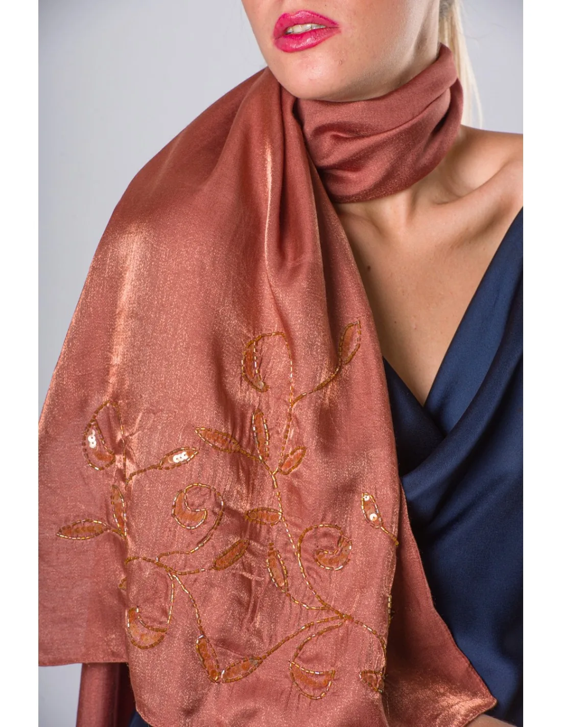 Εσαρπα μεταλιζε με κεντημα - Bronze resort wear προϊόν για καλοκαιρινές resort εμφανίσεις