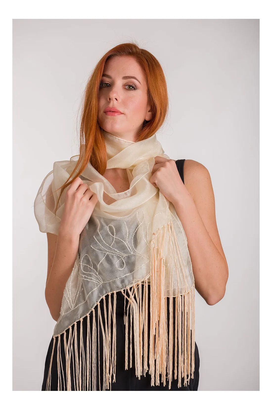 Εσαρπα μεταλιζε με κεντημα - Εκρού resort wear προϊόν για καλοκαιρινές resort εμφανίσεις