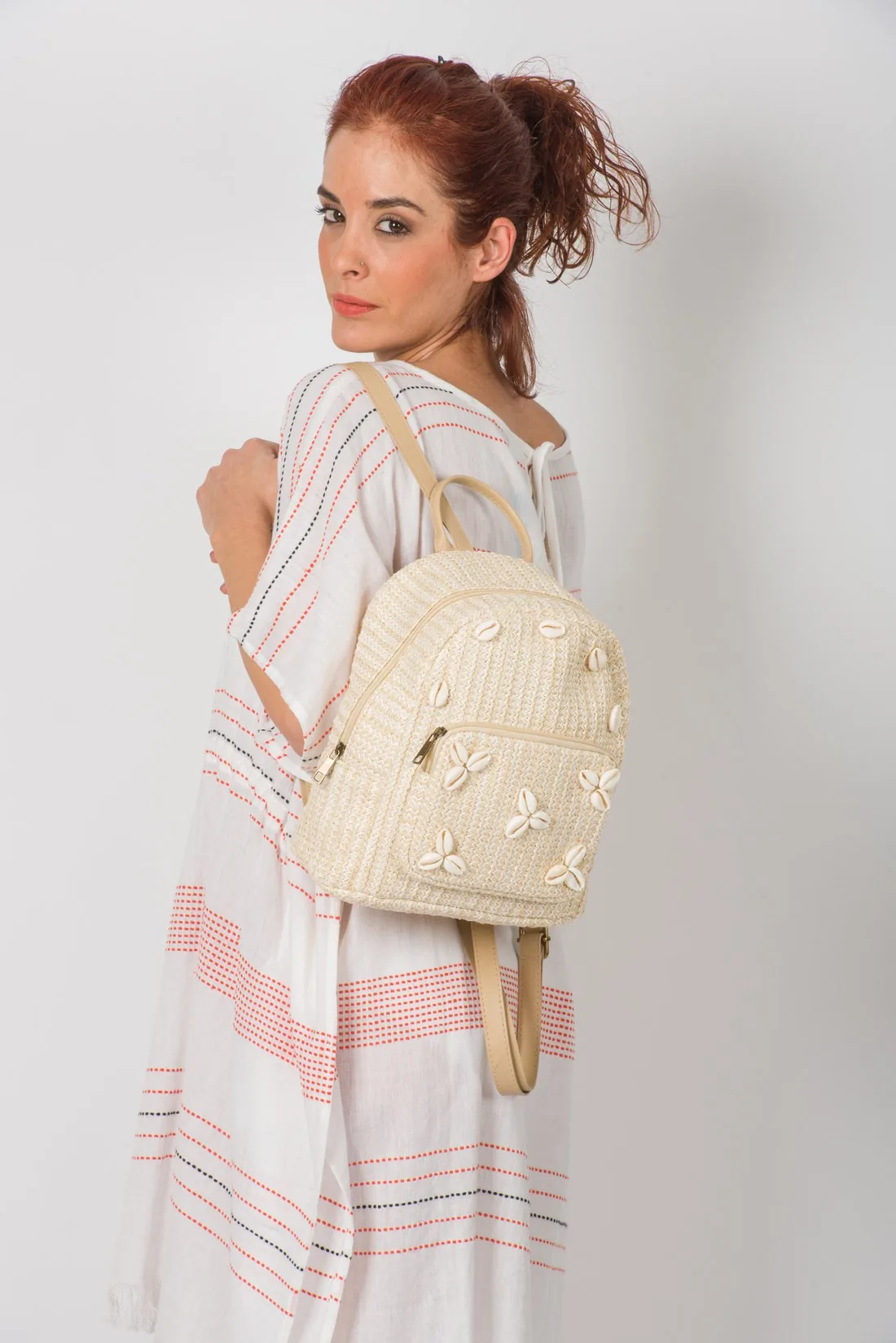 Τσαντα πλατης ψαθα back pack - Εκρού τσάντα θαλάσσης για καλοκαιρινές resort εμφανίσεις