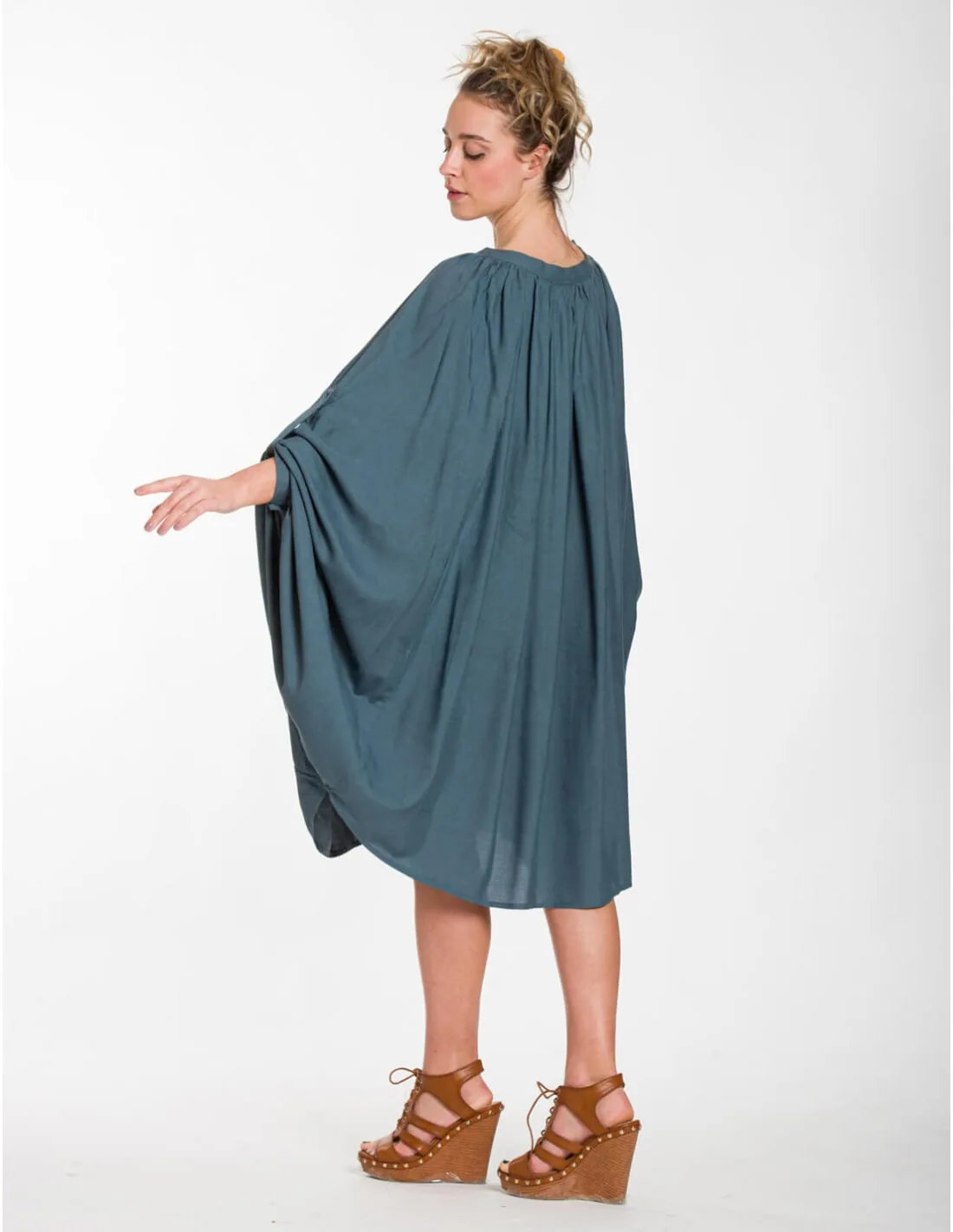 Καφτανι midi - πουκαμισοφορεμα oversize look με ρυθμιζομενα μανικια - Γκρί φόρεμα παραλίας από βισκόζ για καλοκαιρινές resort εμφανίσεις