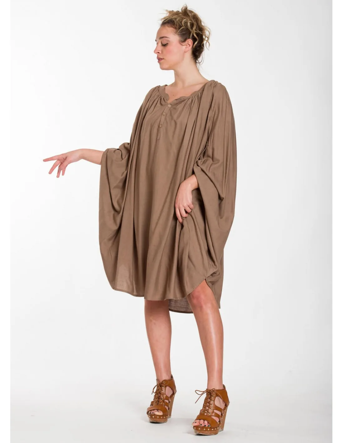 Καφτανι midi - πουκαμισοφορεμα oversize look με ρυθμιζομενα μανικια - Καφέ φόρεμα παραλίας από βισκόζ για καλοκαιρινές resort εμφανίσεις