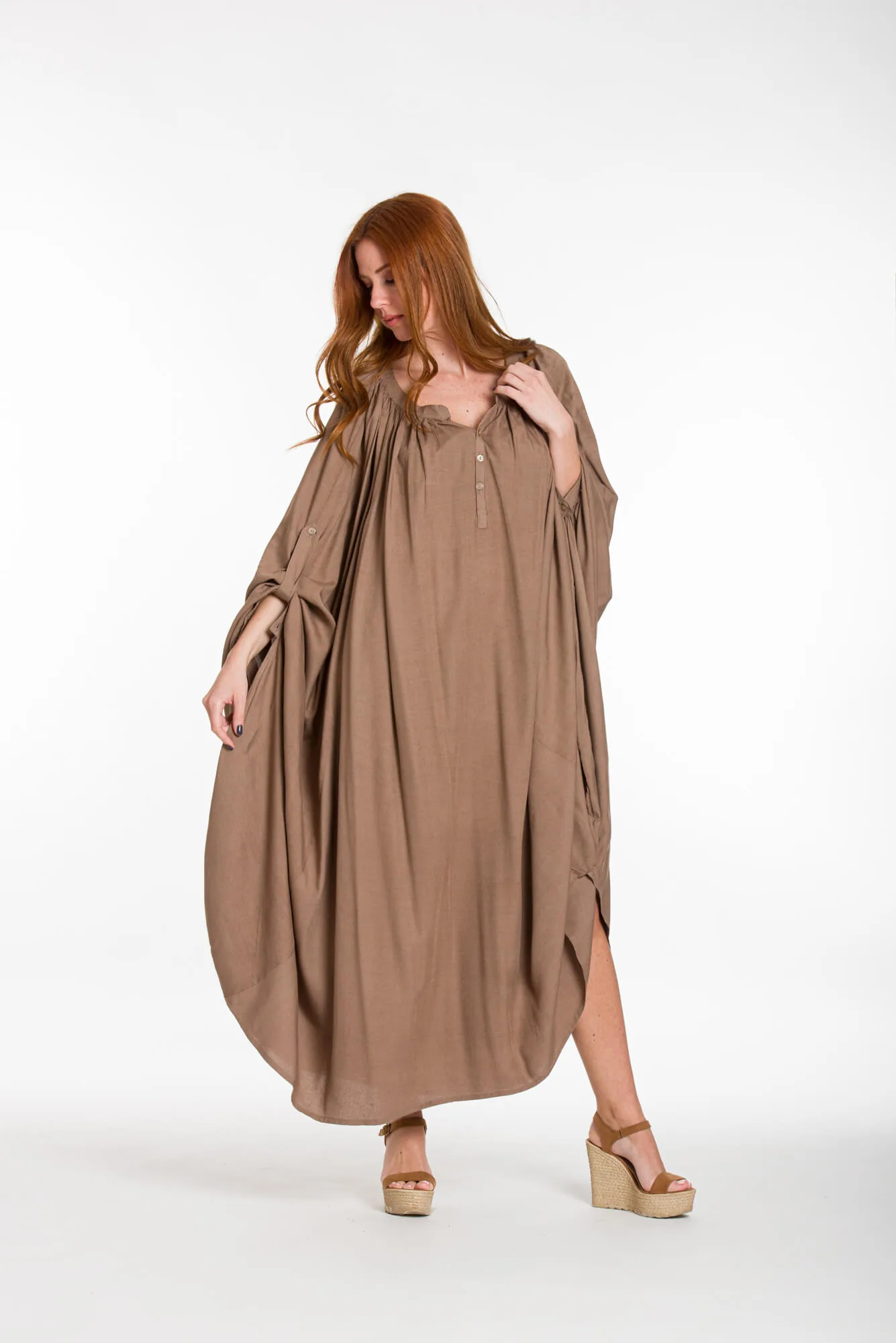 Καφτανι - πουκαμισοφορεμα oversize look με ρυθμιζομενα μανικια - Καφέ φόρεμα παραλίας από βισκόζ για καλοκαιρινές resort εμφανίσεις
