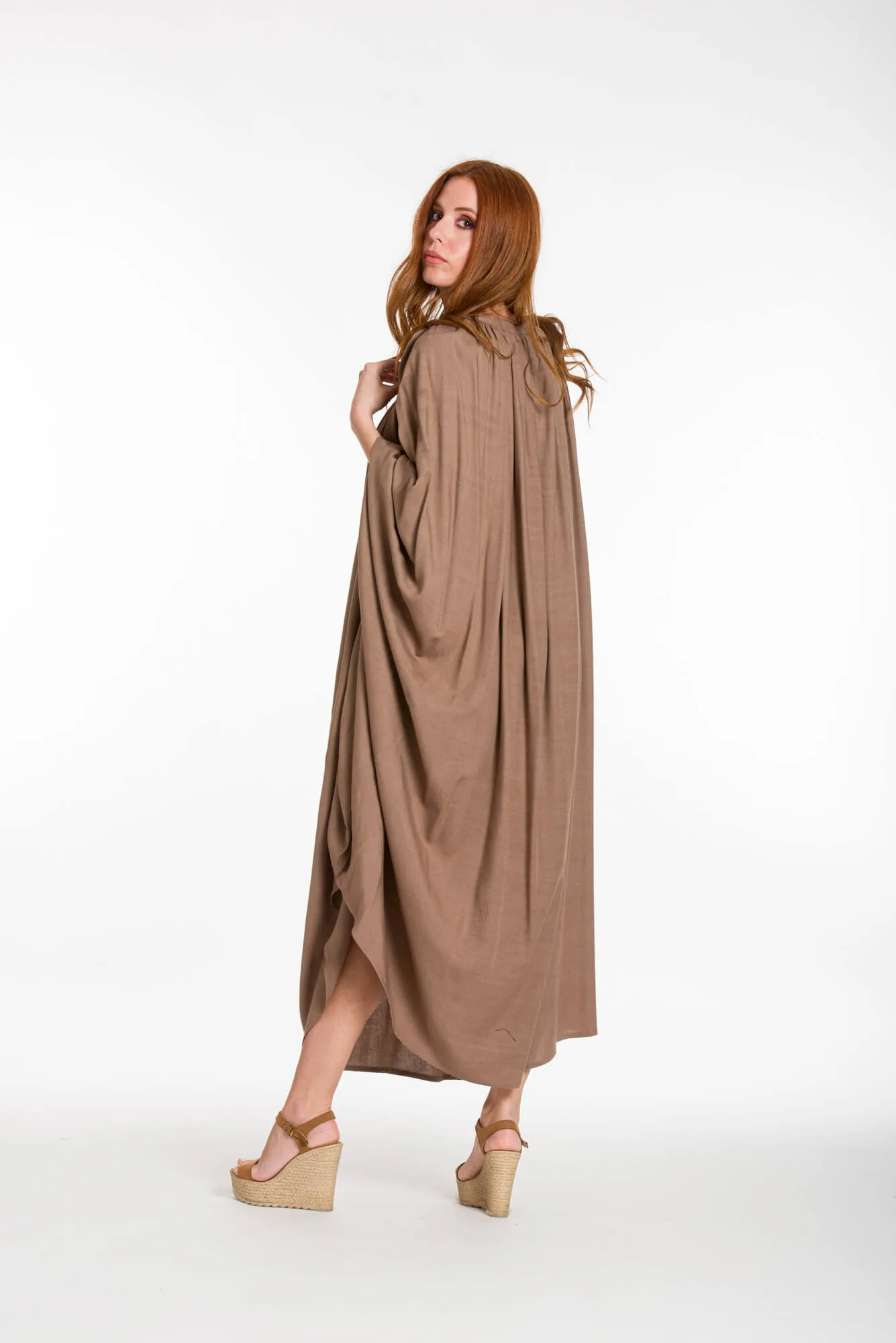 Καφτανι - πουκαμισοφορεμα oversize look με ρυθμιζομενα μανικια - Καφέ φόρεμα παραλίας από βισκόζ για καλοκαιρινές resort εμφανίσεις