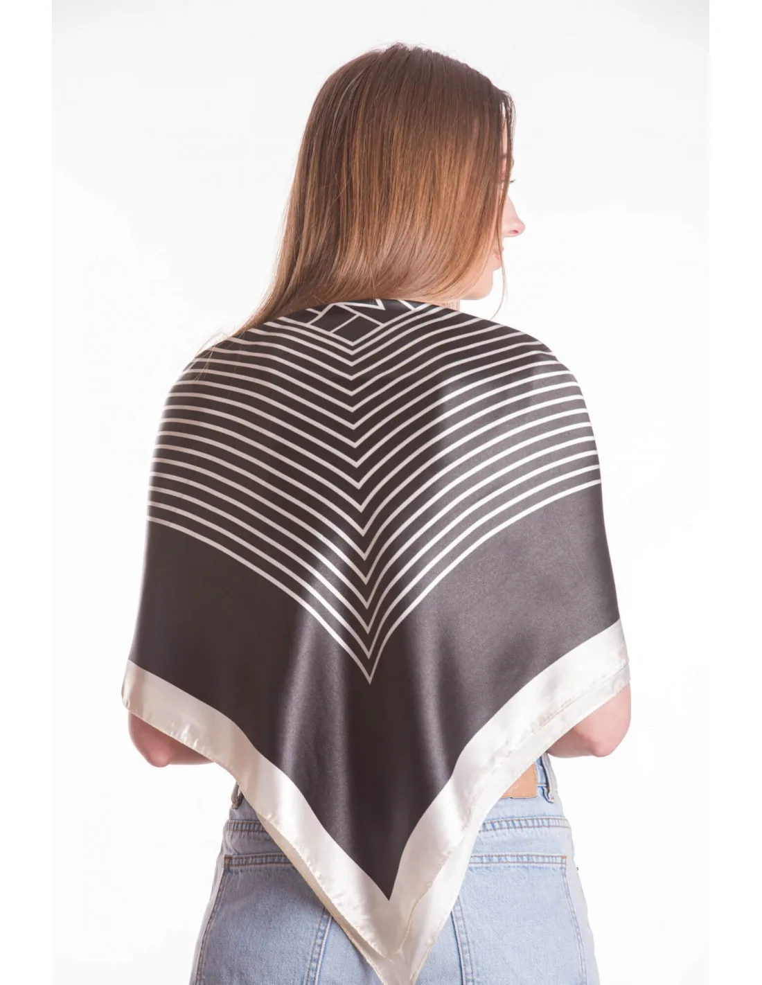 Μαντηλι τετραγωνο σατεν - Μαύρο resort wear προϊόν για καλοκαιρινές resort εμφανίσεις