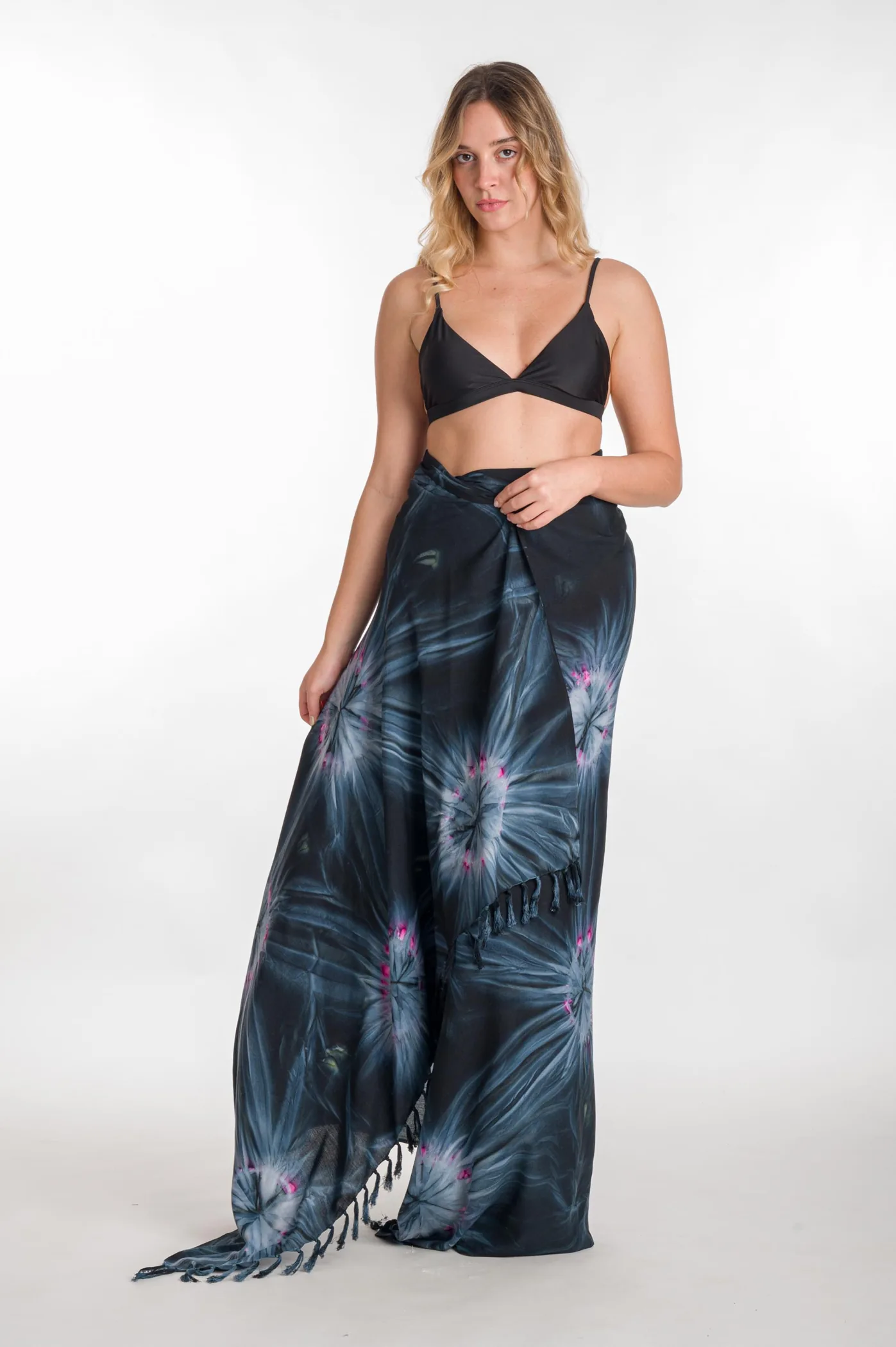 Παρεο βισκοζ tie dye εκρηξη με κροσσια - Μαύρο παρεό παραλίας για καλοκαιρινές resort εμφανίσεις