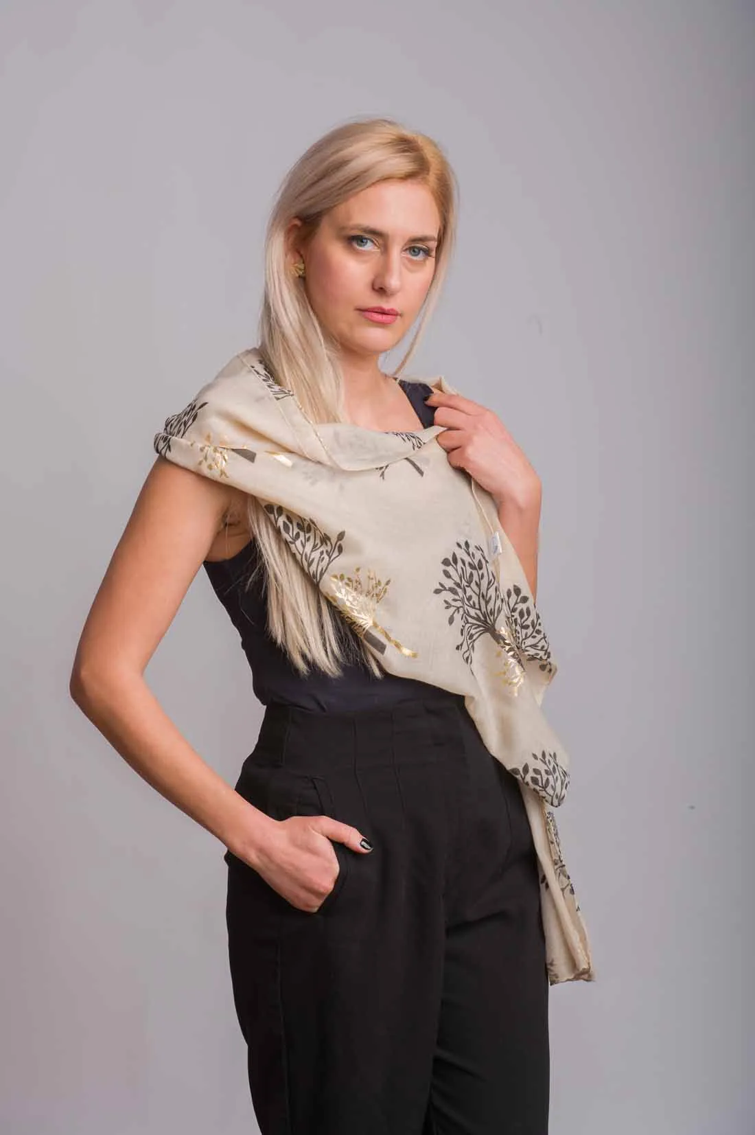 Μπέζ φουλαρι βισκοζ με σχεδιο δεντρο ζωης - resort wear προϊόν για καλοκαιρινές resort εμφανίσεις