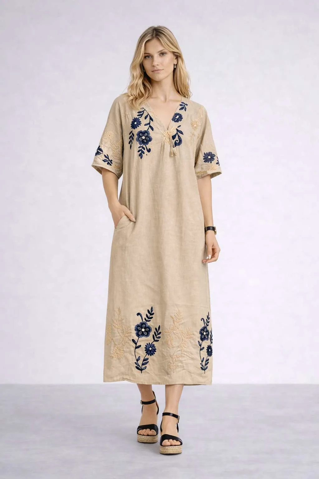 Μπεζ μονοχρωμο βισκοζ - λινο resort wear καφτάνι με κεντημα - Μπέζ καφτάνι παραλίας από βισκόζ για καλοκαιρινές resort εμφανίσεις