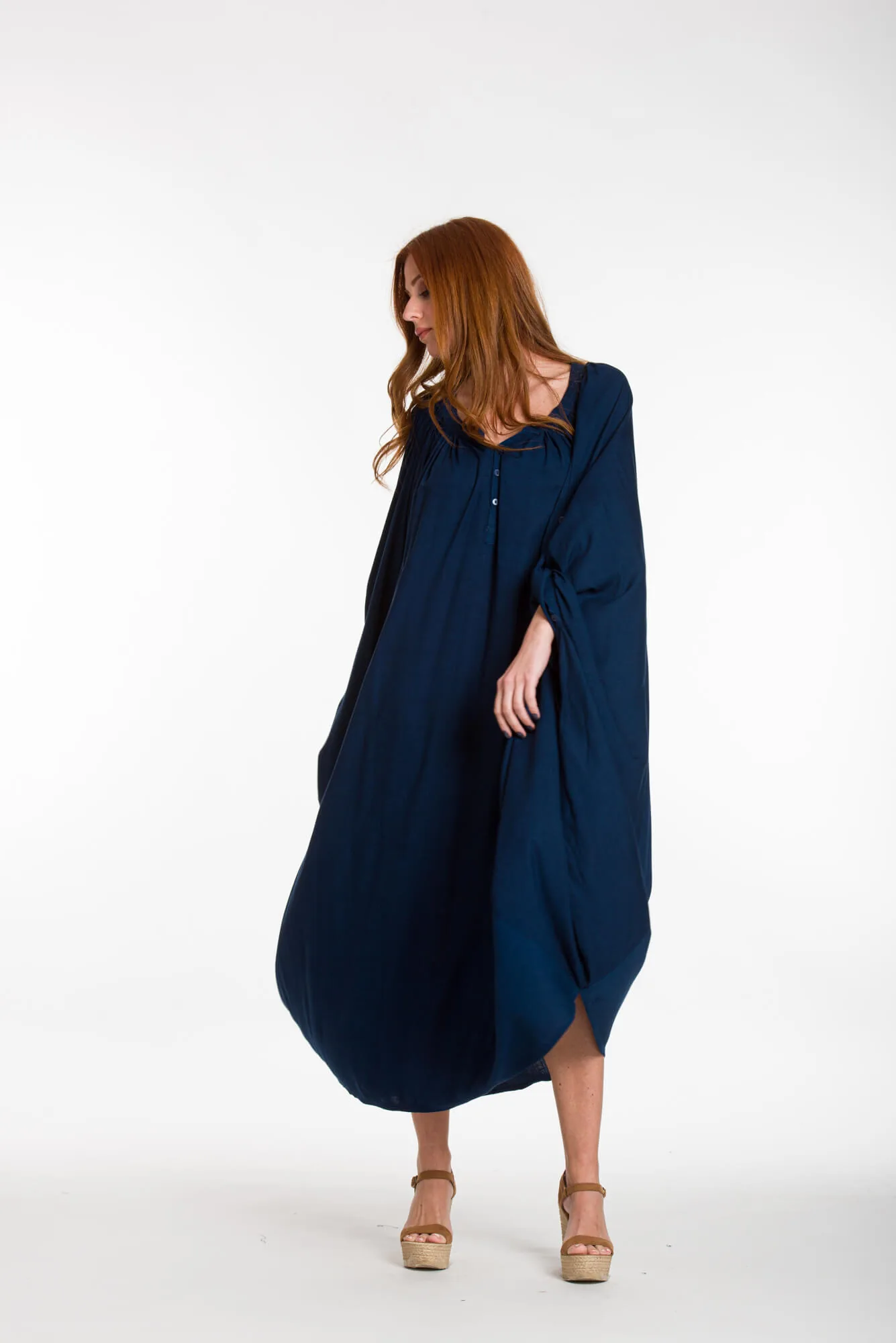 Καφτανι - πουκαμισοφορεμα oversize look με ρυθμιζομενα μανικια - Navy Blue φόρεμα παραλίας από βισκόζ για καλοκαιρινές resort εμφανίσεις