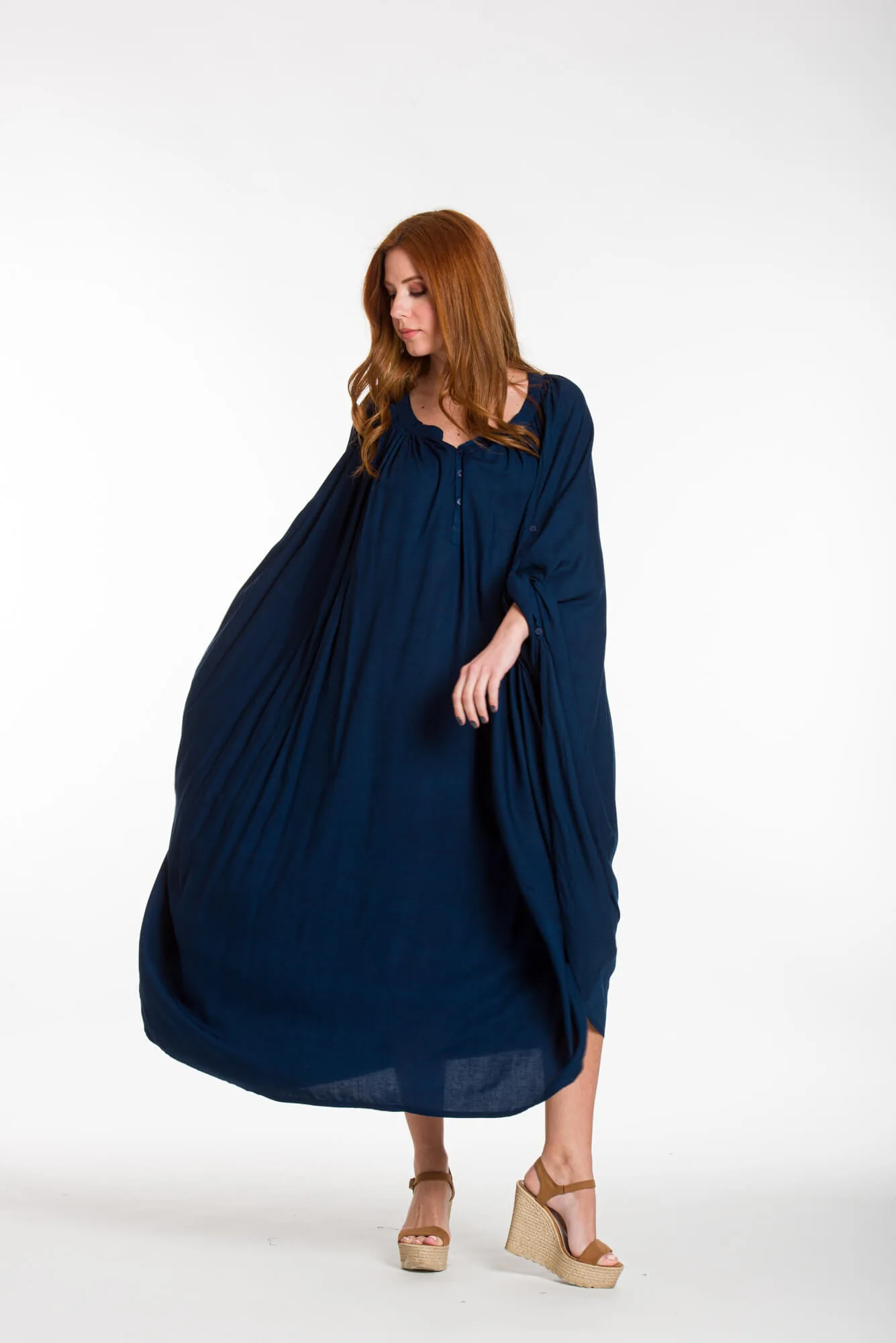 Καφτανι - πουκαμισοφορεμα oversize look με ρυθμιζομενα μανικια - Navy Blue φόρεμα παραλίας από βισκόζ για καλοκαιρινές resort εμφανίσεις
