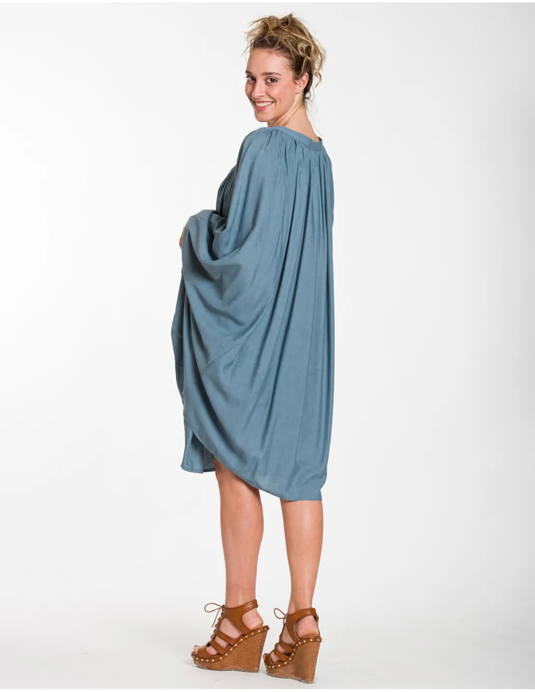Καφτανι midi - πουκαμισοφορεμα oversize look με ρυθμιζομενα μανικια - Ράφ φόρεμα παραλίας από βισκόζ για καλοκαιρινές resort εμφανίσεις