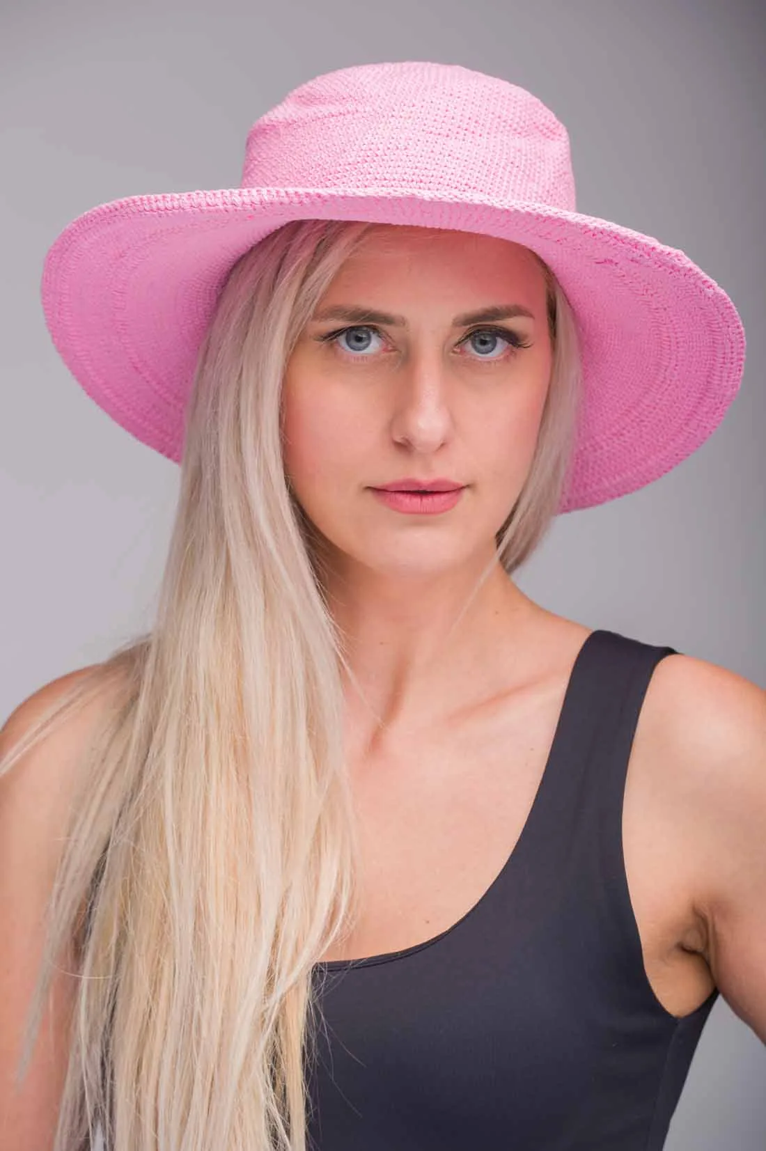 Ρόζ καπελο γυναικειο πλεκτο - resort wear προϊόν για καλοκαιρινές resort εμφανίσεις