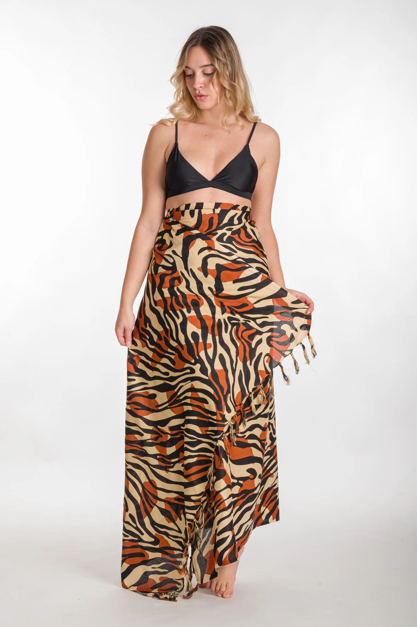 Παρεο βισκοζ animal print με κροσσια - Τιγρέ παρεό παραλίας από animal print για καλοκαιρινές resort εμφανίσεις