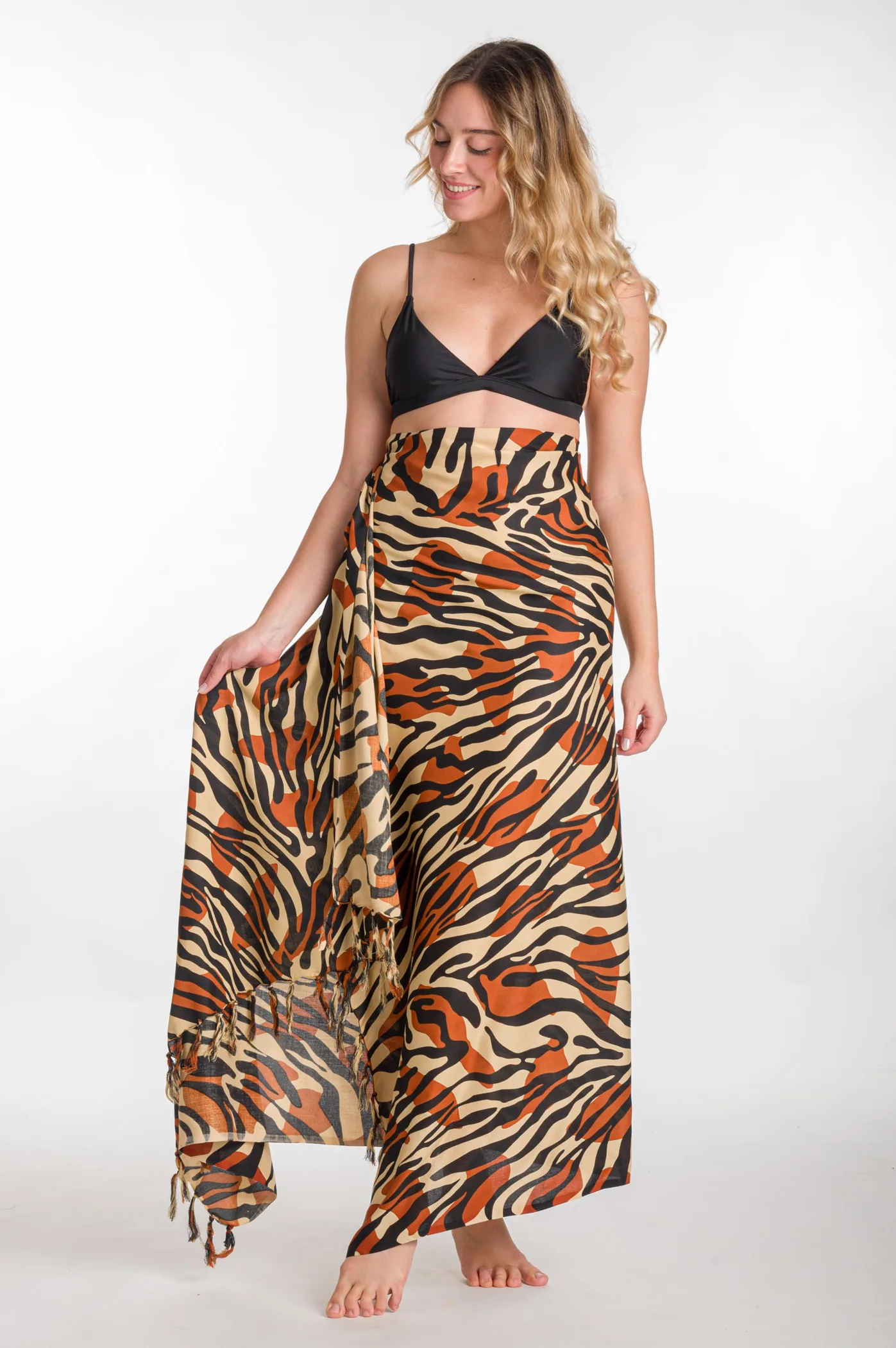 Παρεο βισκοζ animal print με κροσσια - Τιγρέ παρεό παραλίας από animal print για καλοκαιρινές resort εμφανίσεις